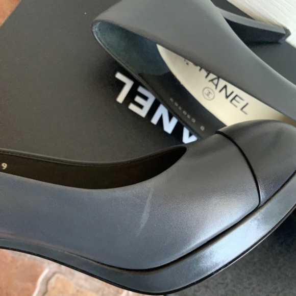 Chanel 2-Tone Leather Pumps - Picture 13 of 14